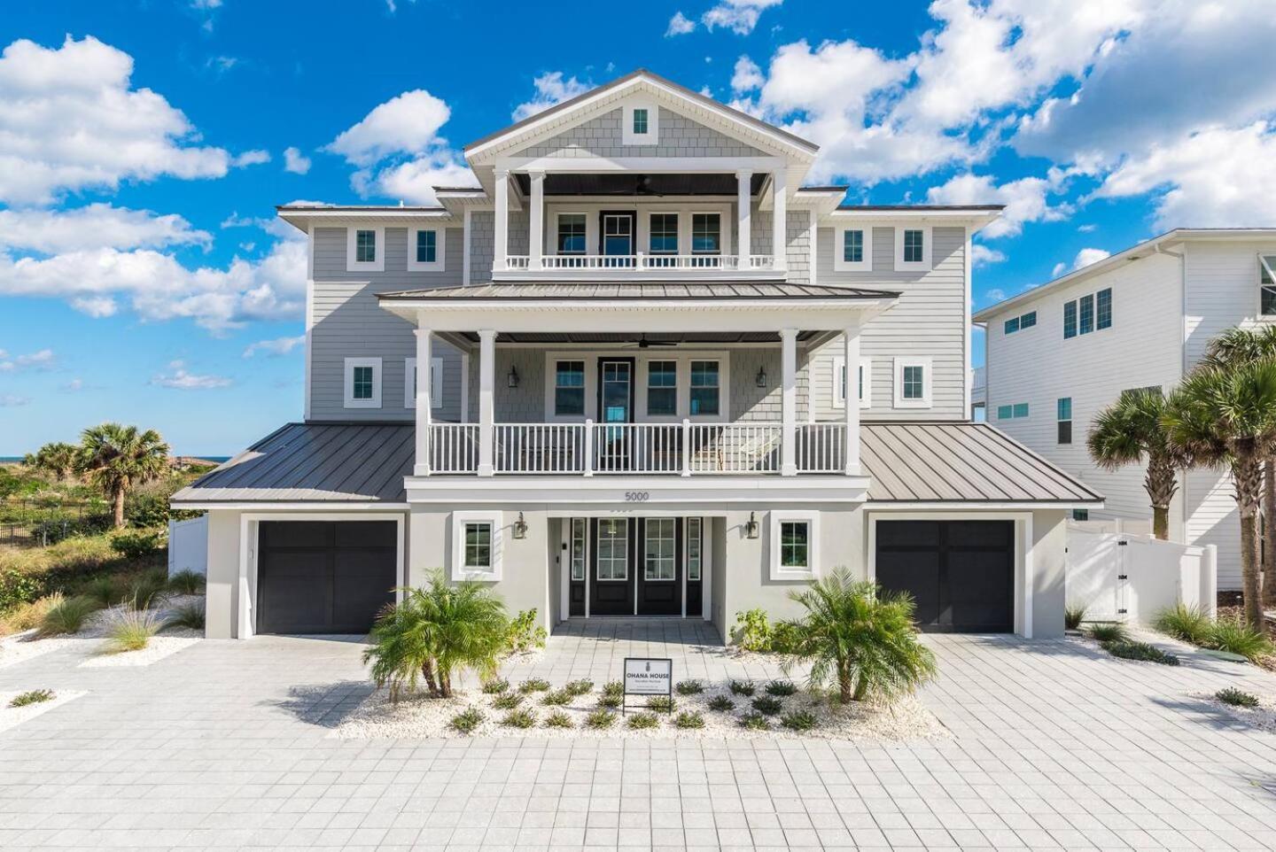 Holiday home Enchanting Beachfront House With Luxury Pool & Hot Tub And Direct Oceanfront *