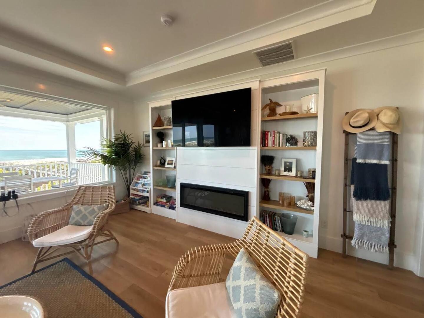 Enchanting Beachfront House With Luxury Pool & Hot Tub And Direct Oceanfront *