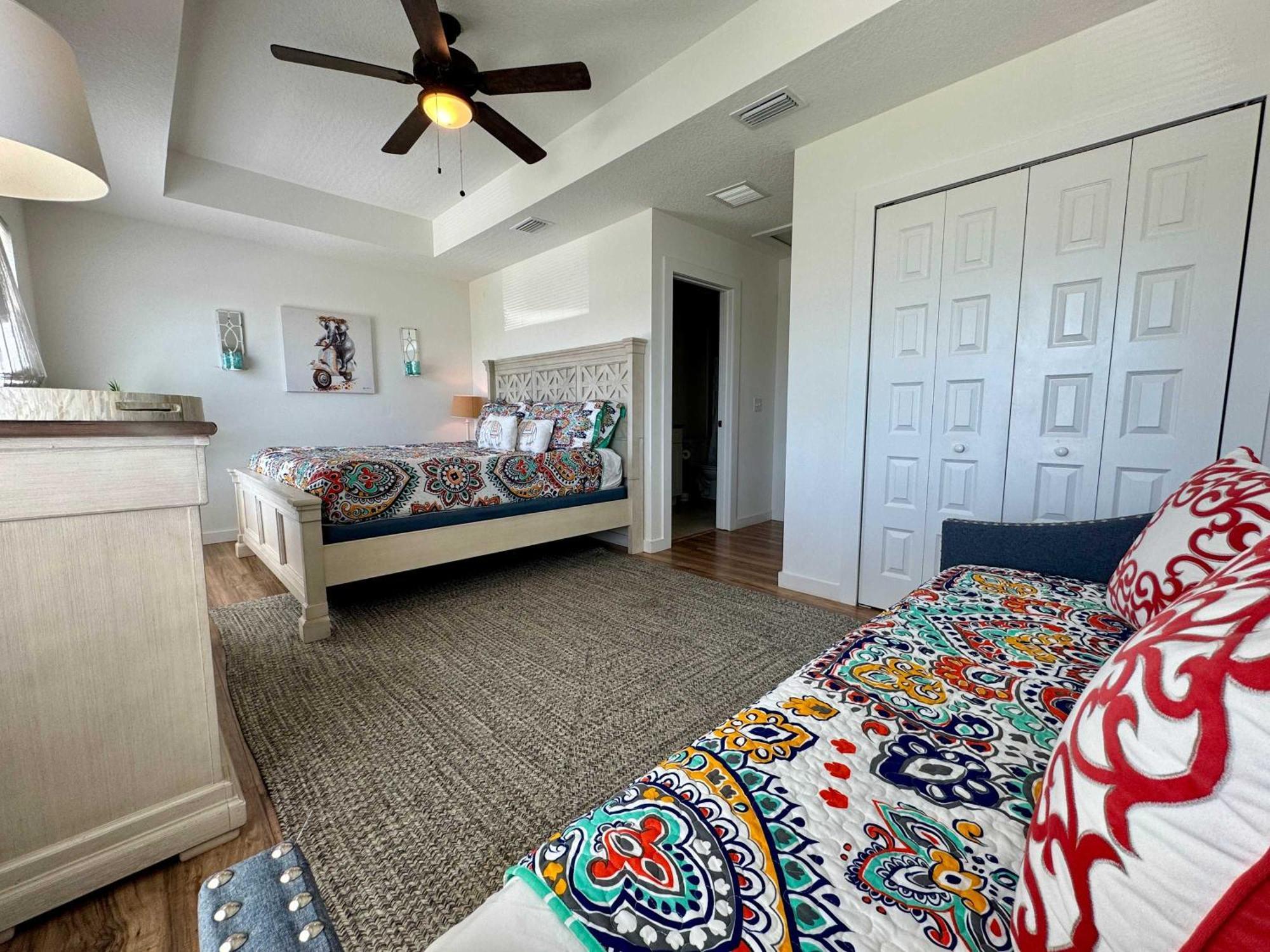 Sunshine Lane L Heated Pool L Walk To *