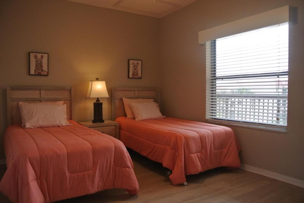 I33 - Ocean Village Club *