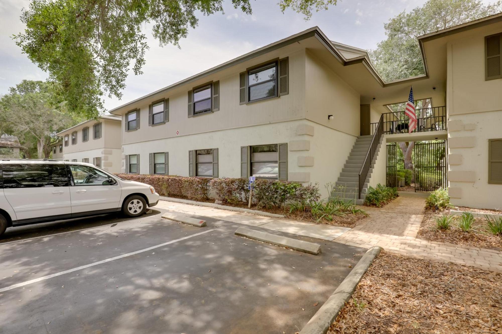 St Augustine With Screened Porch, Pool Access!