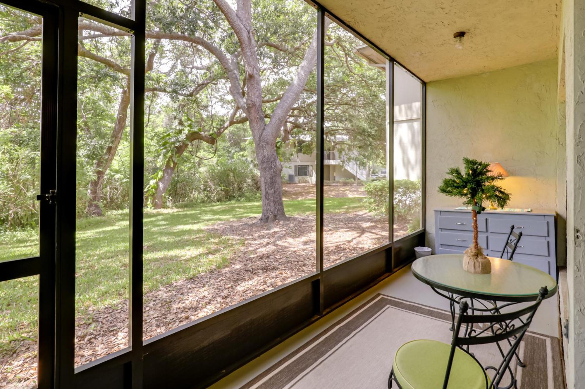 St Augustine With Screened Porch, Pool Access! Apartment