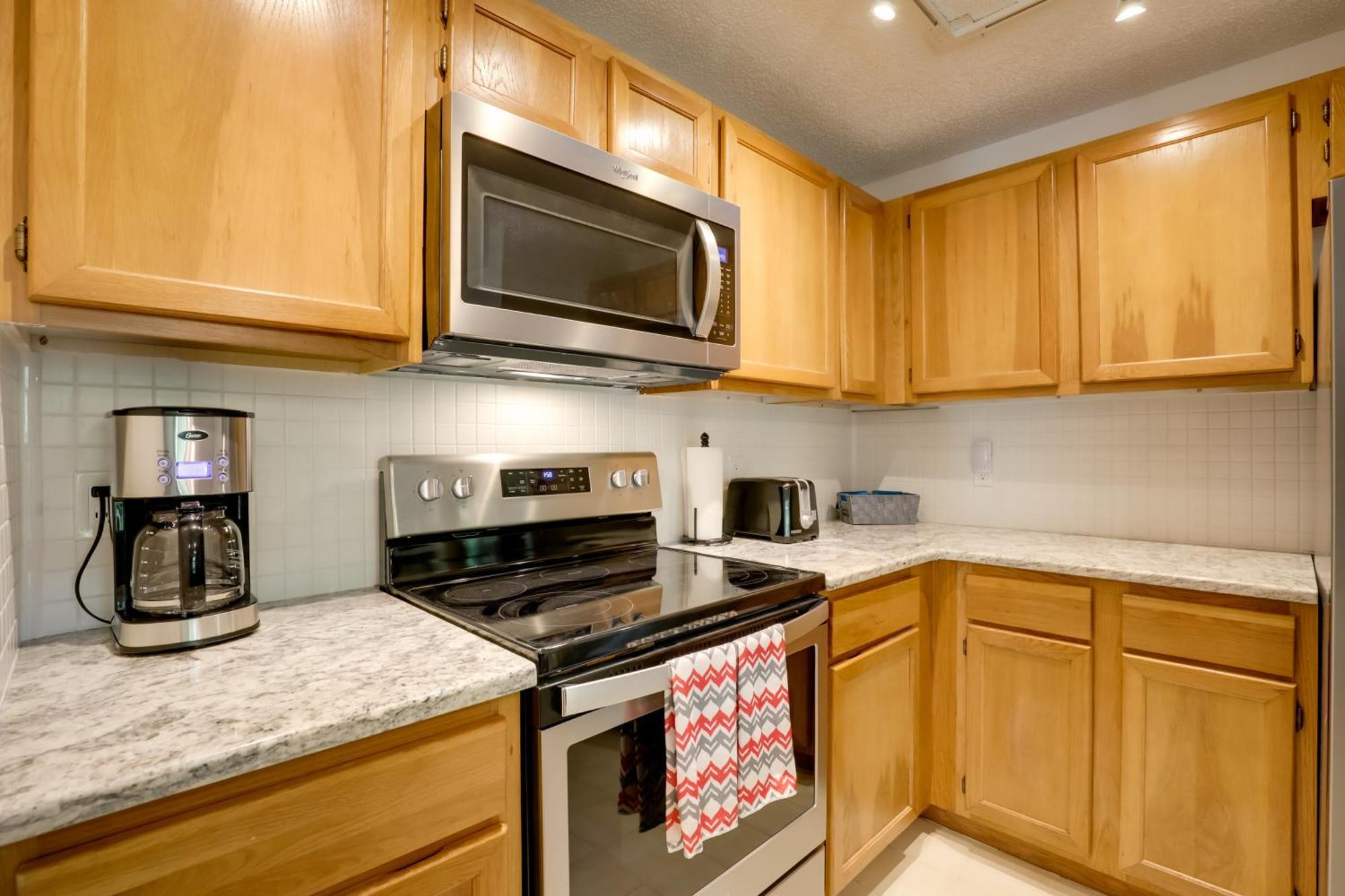 St Augustine With Screened Porch, Pool Access!