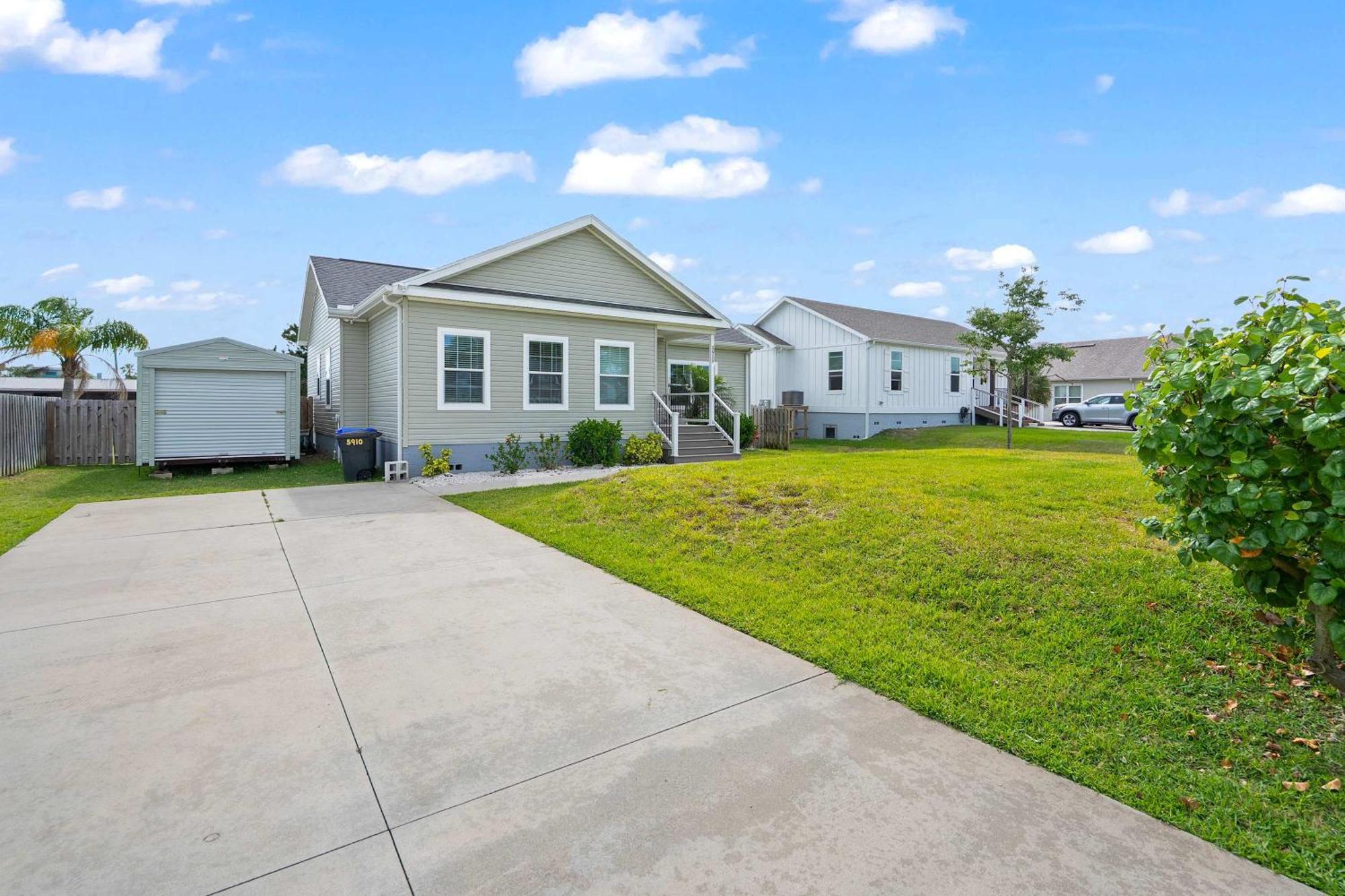 Canal Front Home! Walk To Beach, Porch, Fishing Casa de férias Saint Augustine