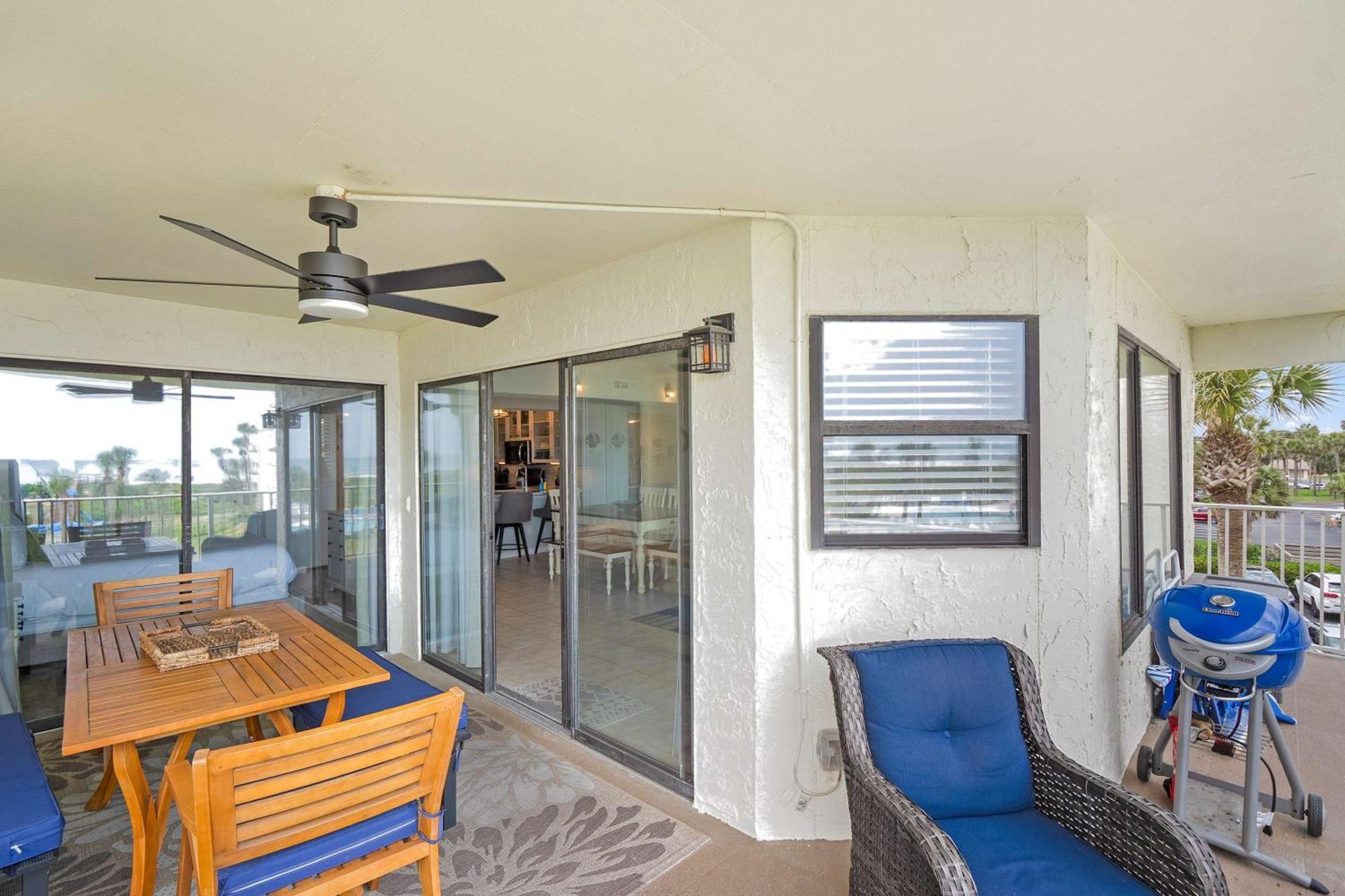 Stunning Ocean Views, Huge Patio, Heated Pool And Amenities! *