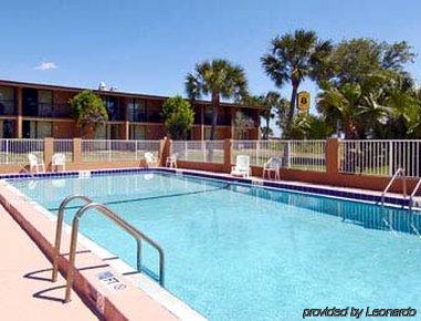 Super 8 By Wyndham Motel 2*