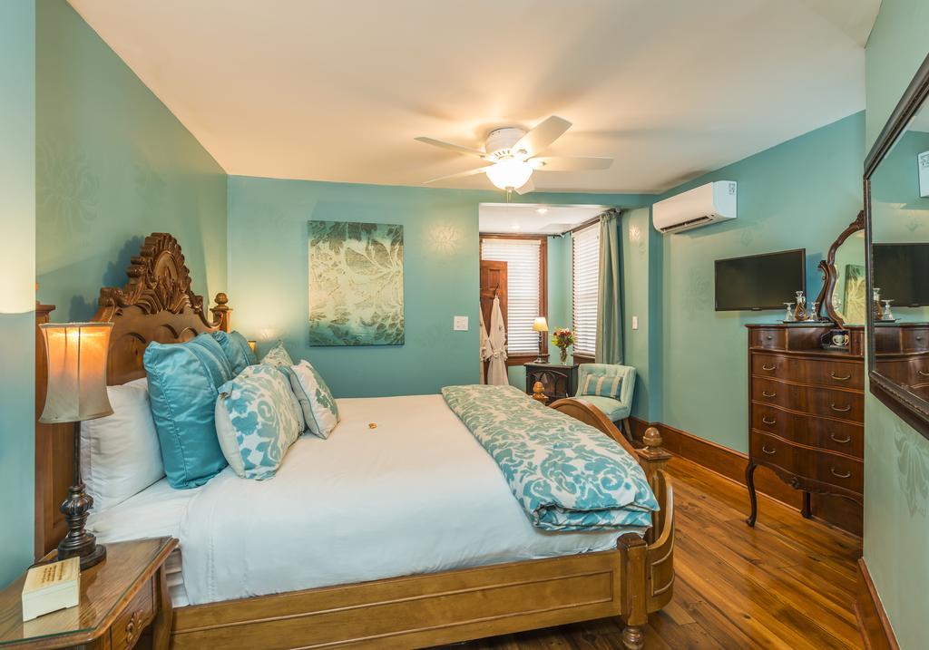 Carriage Way Adults Only - 21 Years Old And Up