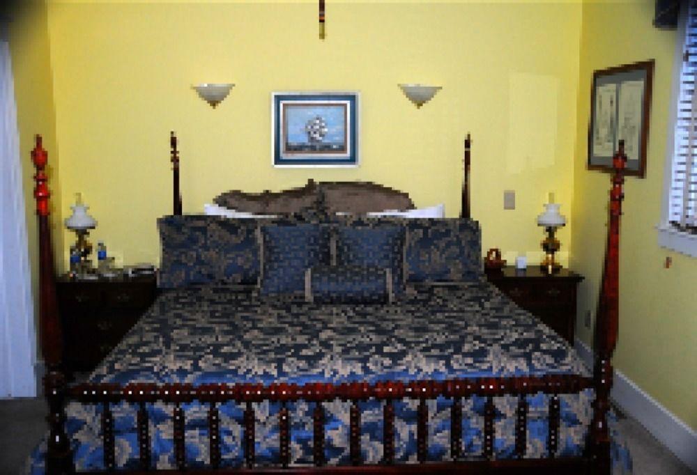 Carriage Way Centennial House - Adult Only-