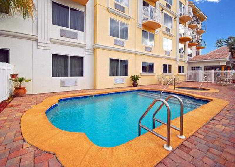Spark By Hilton Historic District Hotel
