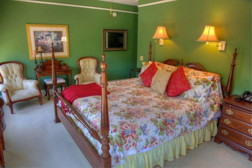 Carriage Way Centennial House - Adult Only-