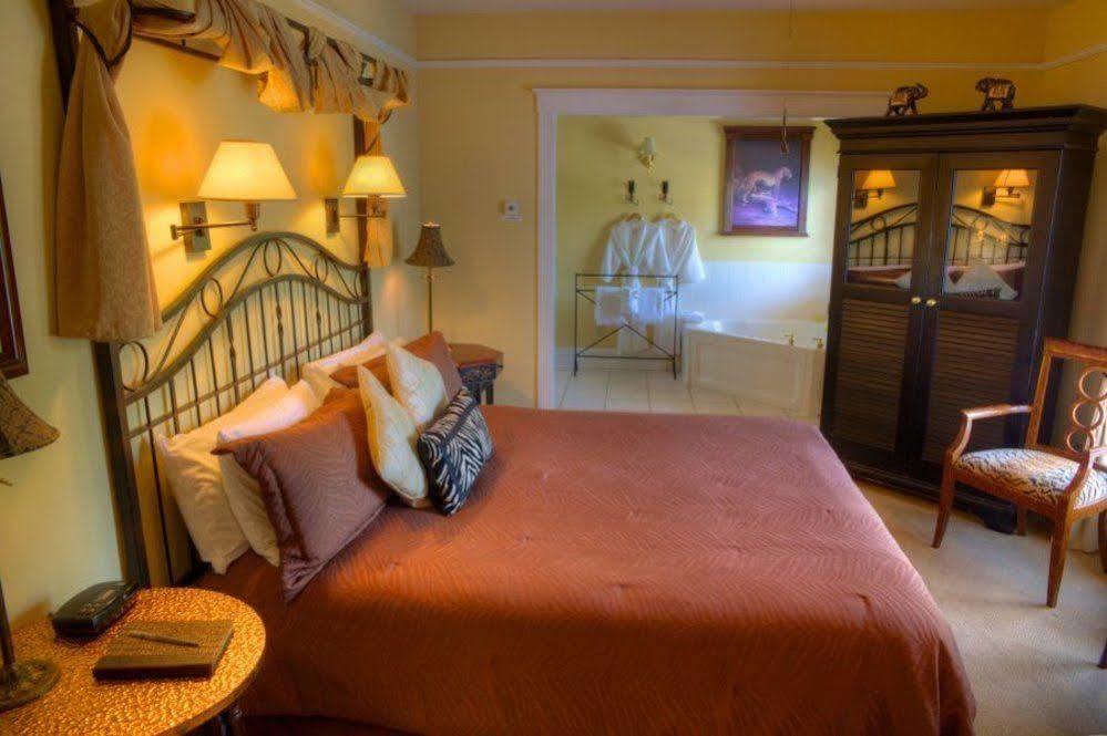 Carriage Way Centennial House - Adult Only-