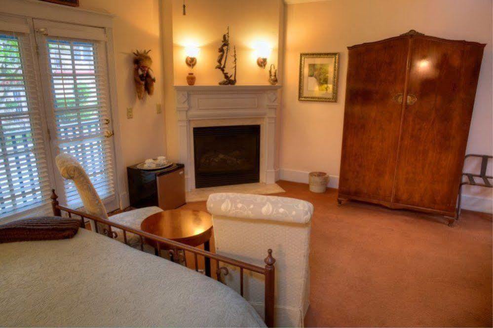 Carriage Way Centennial House - Adult Only-