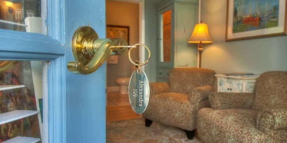 Bayfront Westcott House Bed & Breakfast