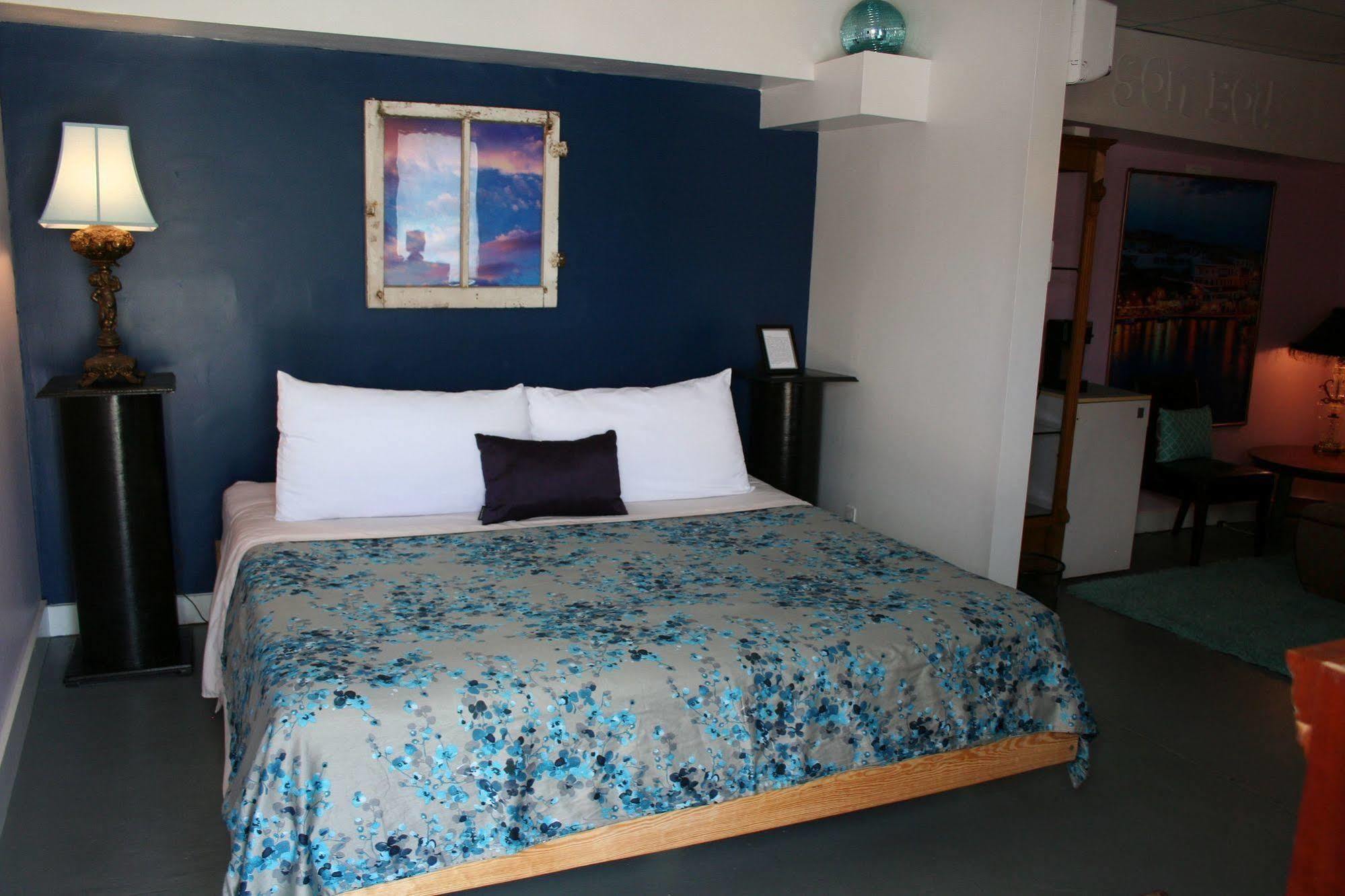 The Loft At Menorcan Square Hotel
