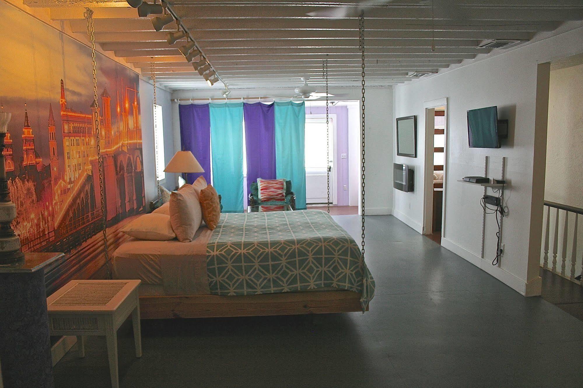 The Loft At Menorcan Square 2*
