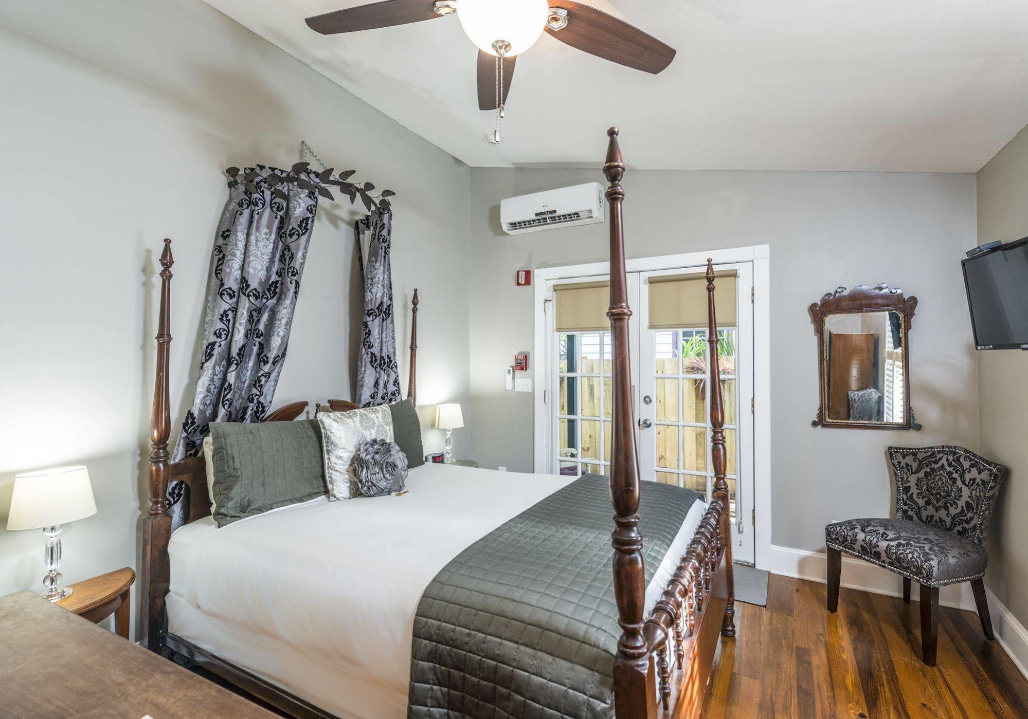 Carriage Way Adults Only - 21 Years Old And Up Bed & Breakfast 3*