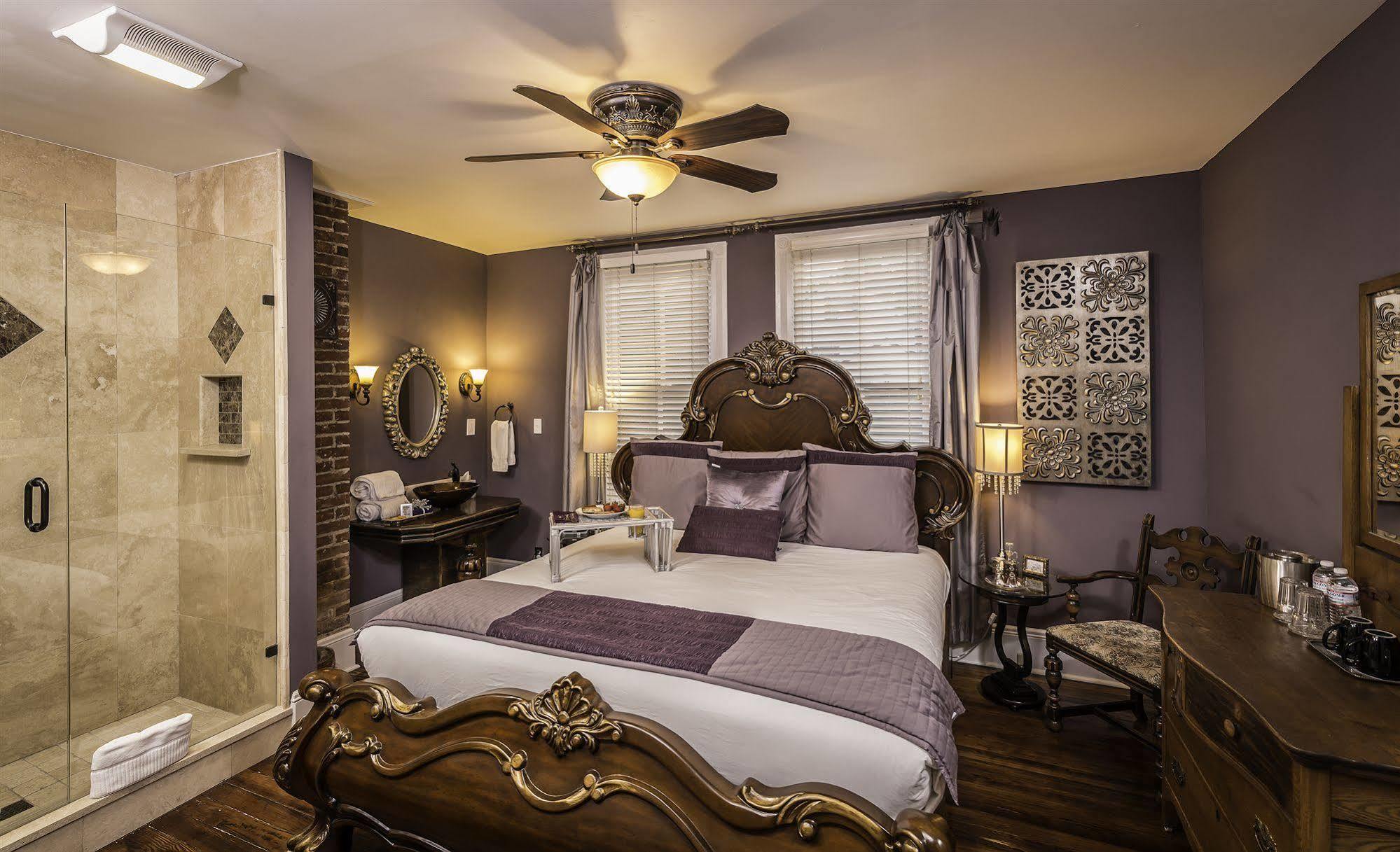 Bed & Breakfast Carriage Way Adults Only - 21 Years Old And Up