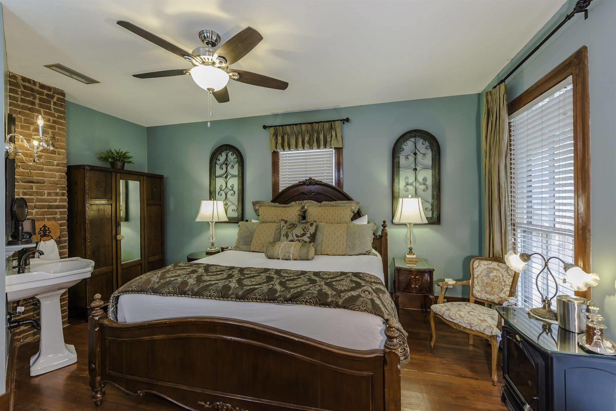 Carriage Way Adults Only - 21 Years Old And Up