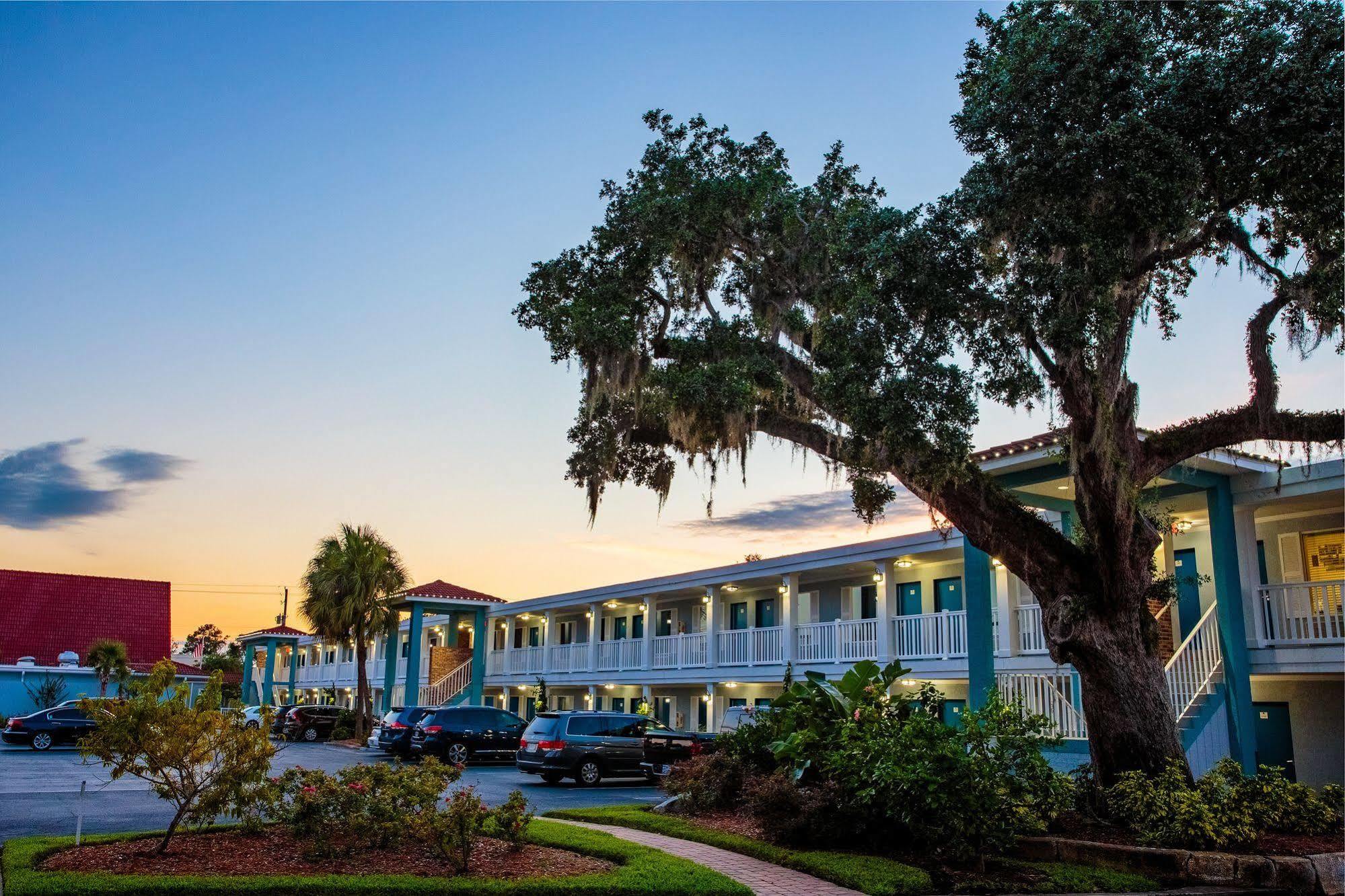 Southern Oaks - Motel