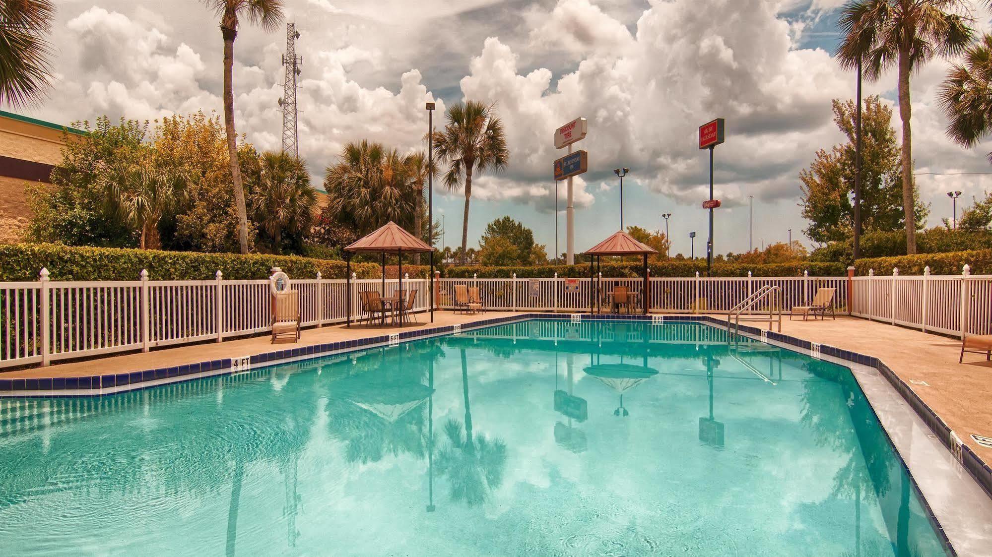Red Roof Plus+ Hotel Saint Augustine