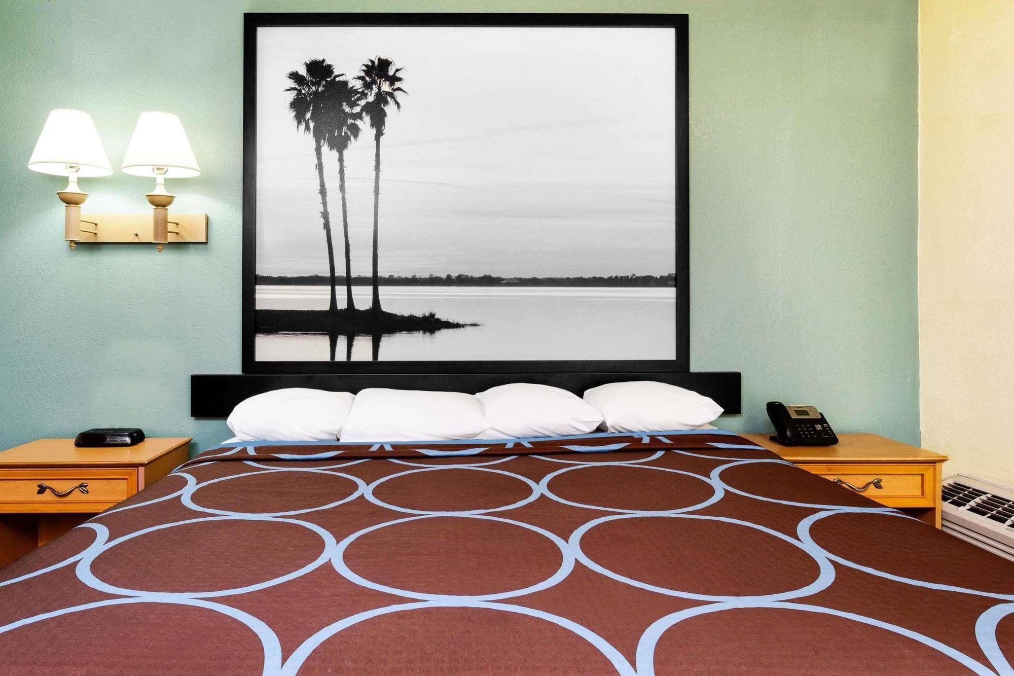 Super 8 By Wyndham Motel 2*