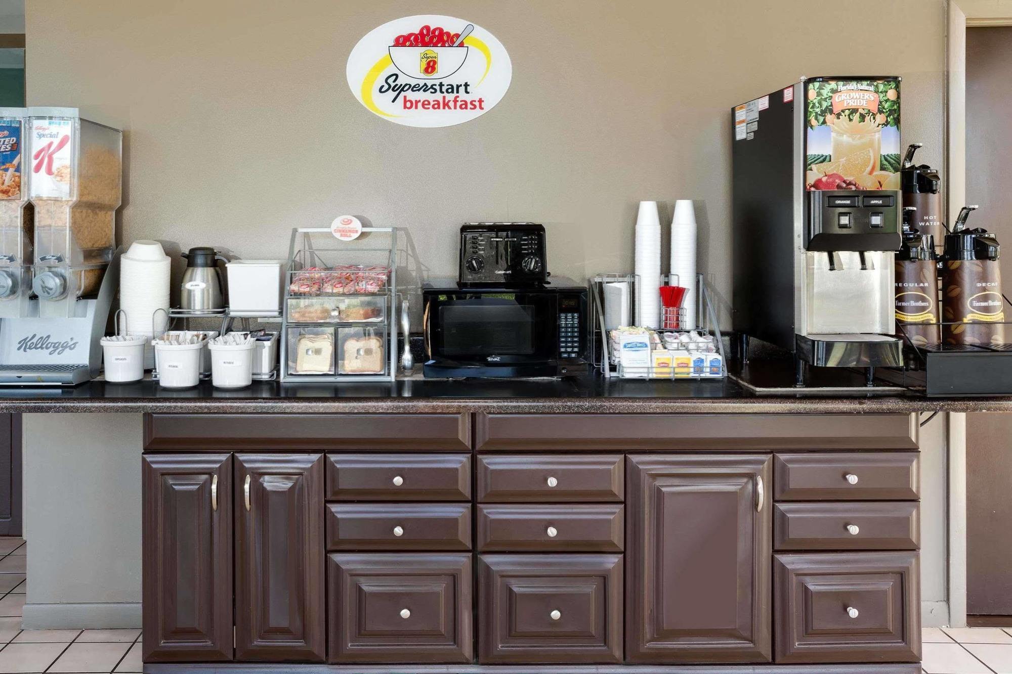 Super 8 By Wyndham Motel 2*