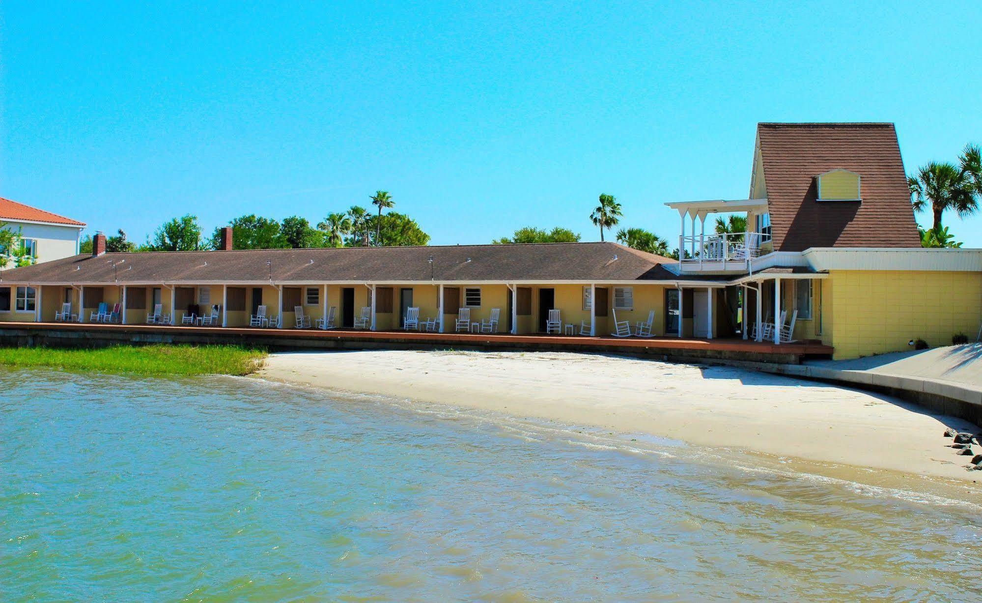 Edgewater - 3*