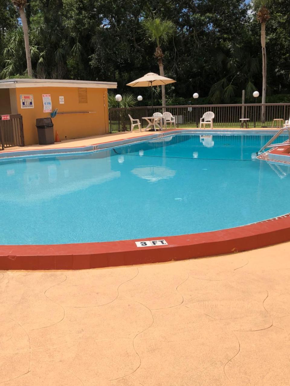 Econo Hotel 2*