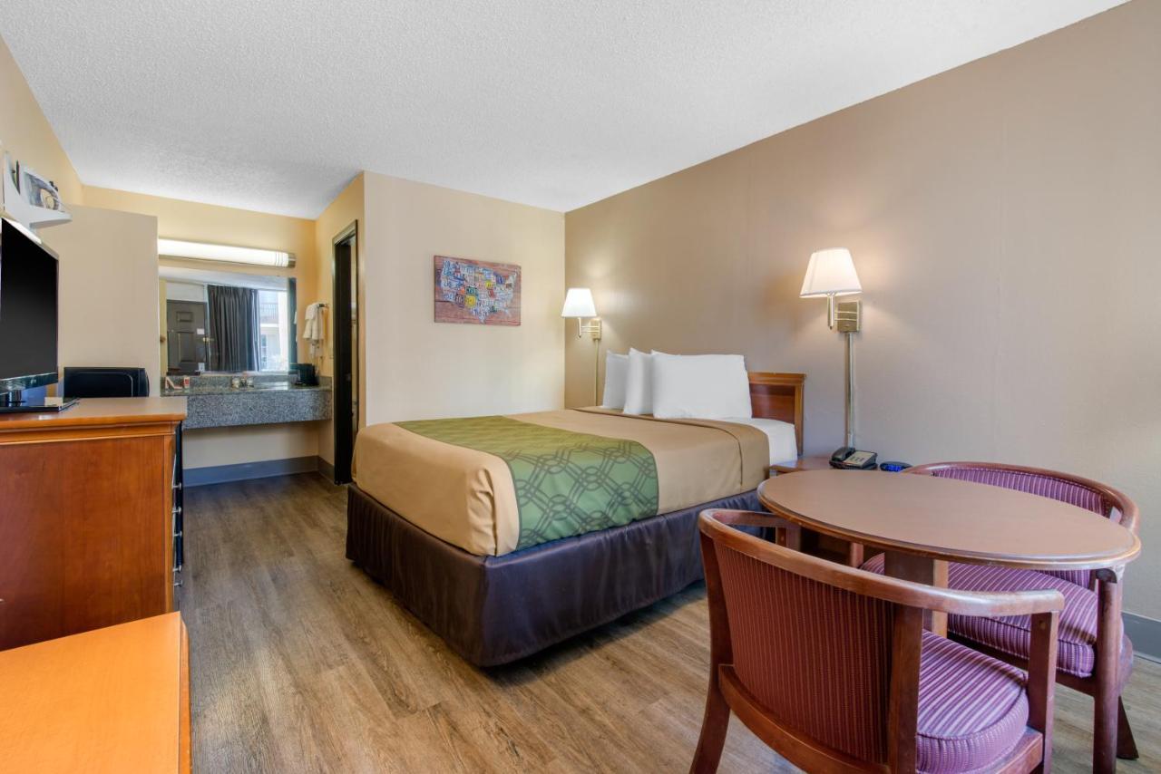 Econo Hotel