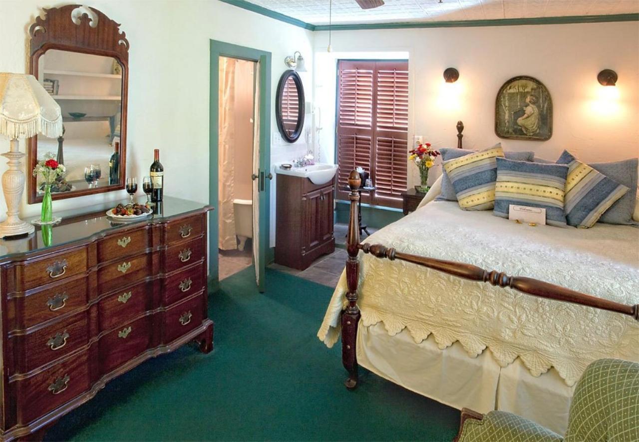 St. Francis - 3*