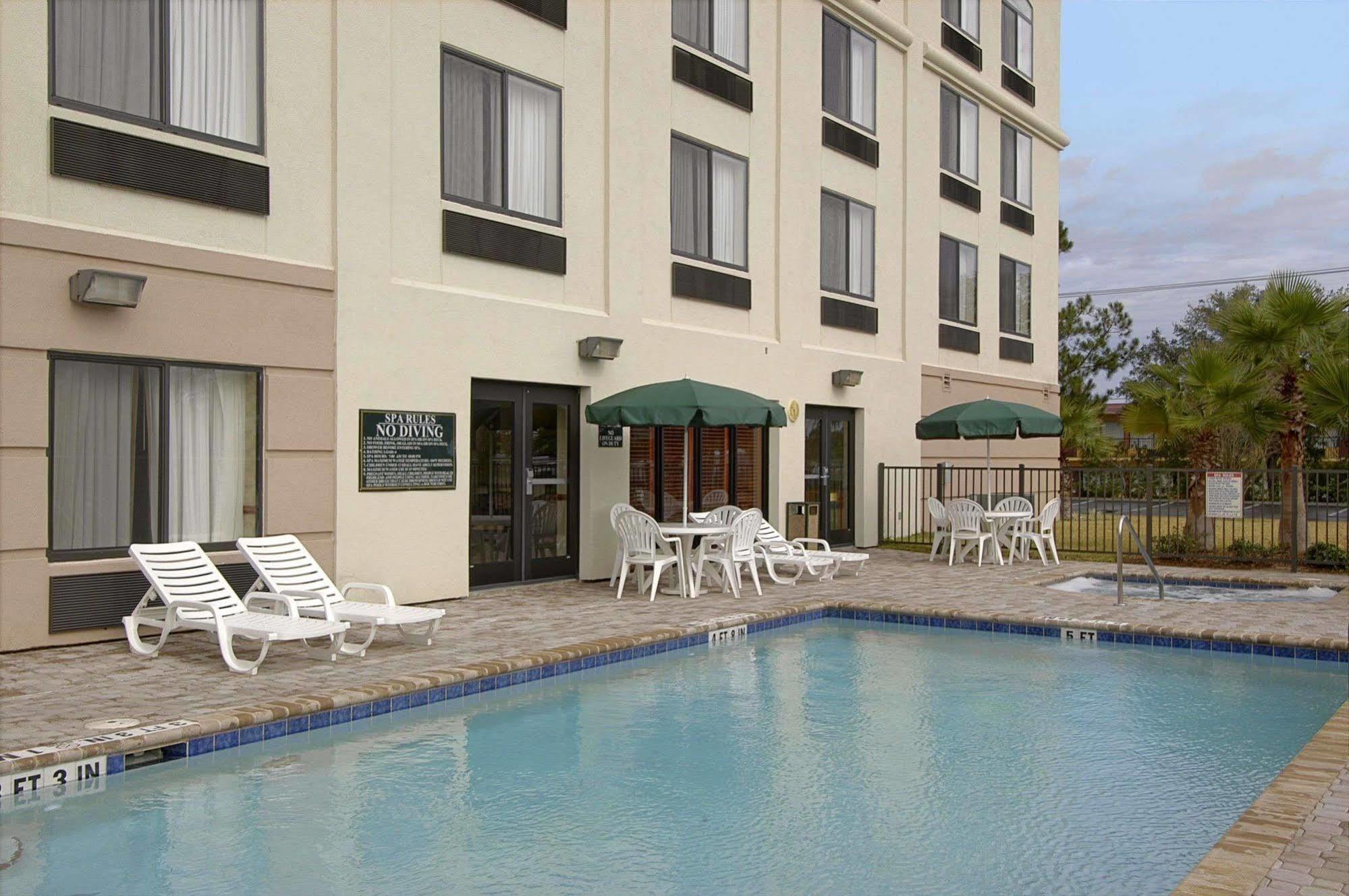 Western I-95 Hotel 3*