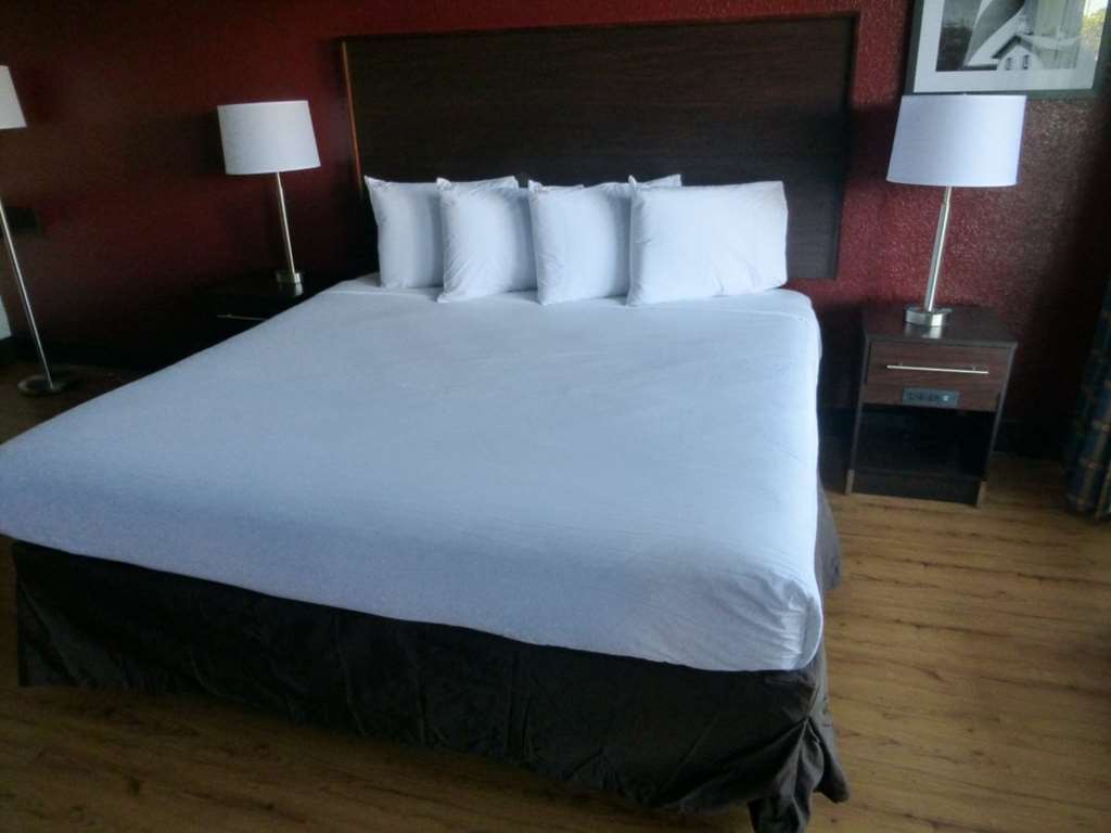 Hotel Red Roof Plus+ 3*