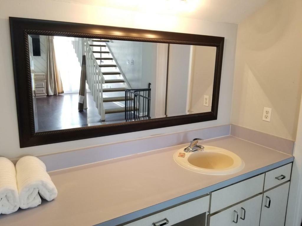 Pet Friendly Beachside Apartment *