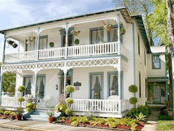 Bed & Breakfast Carriage Way Adults Only - 21 Years Old And Up
