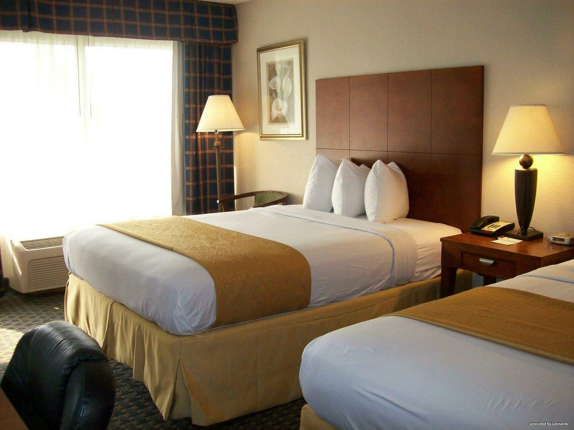 Red Roof Plus+ Hotel 3*