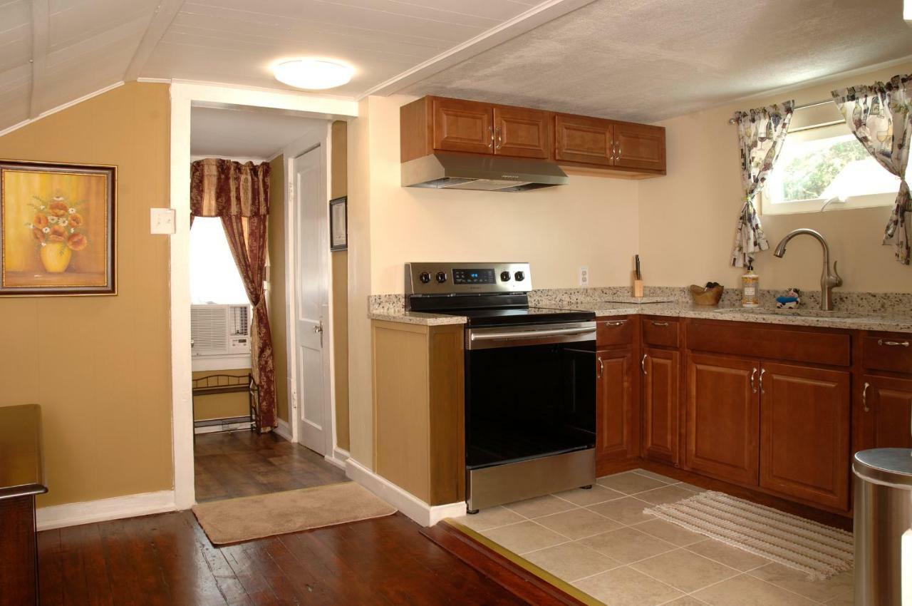 Victorian Luxury One Bedroom Apartment *