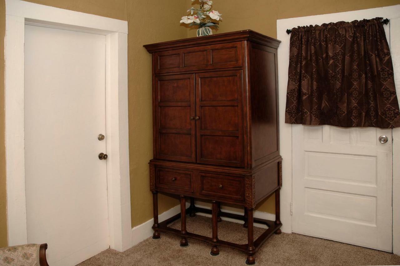Historic Luxury Two Bedroom Apartment *