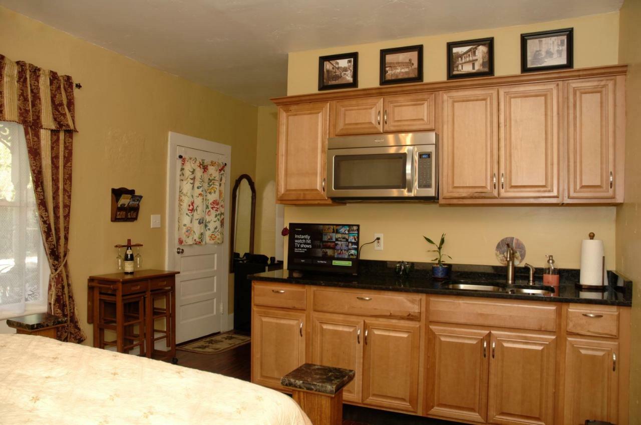 Charming Historic Downtown Apartment