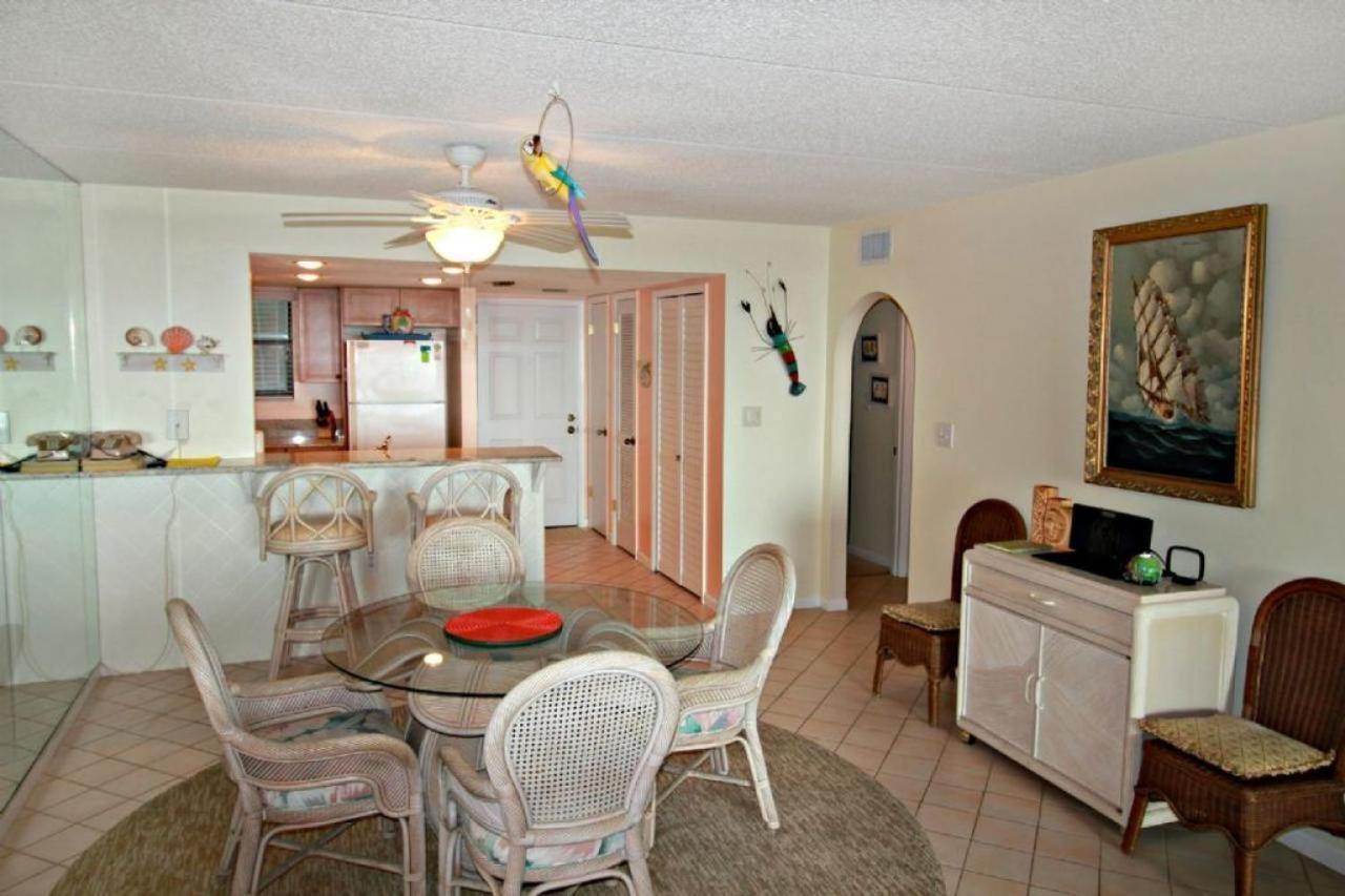 Holiday home Island South 05