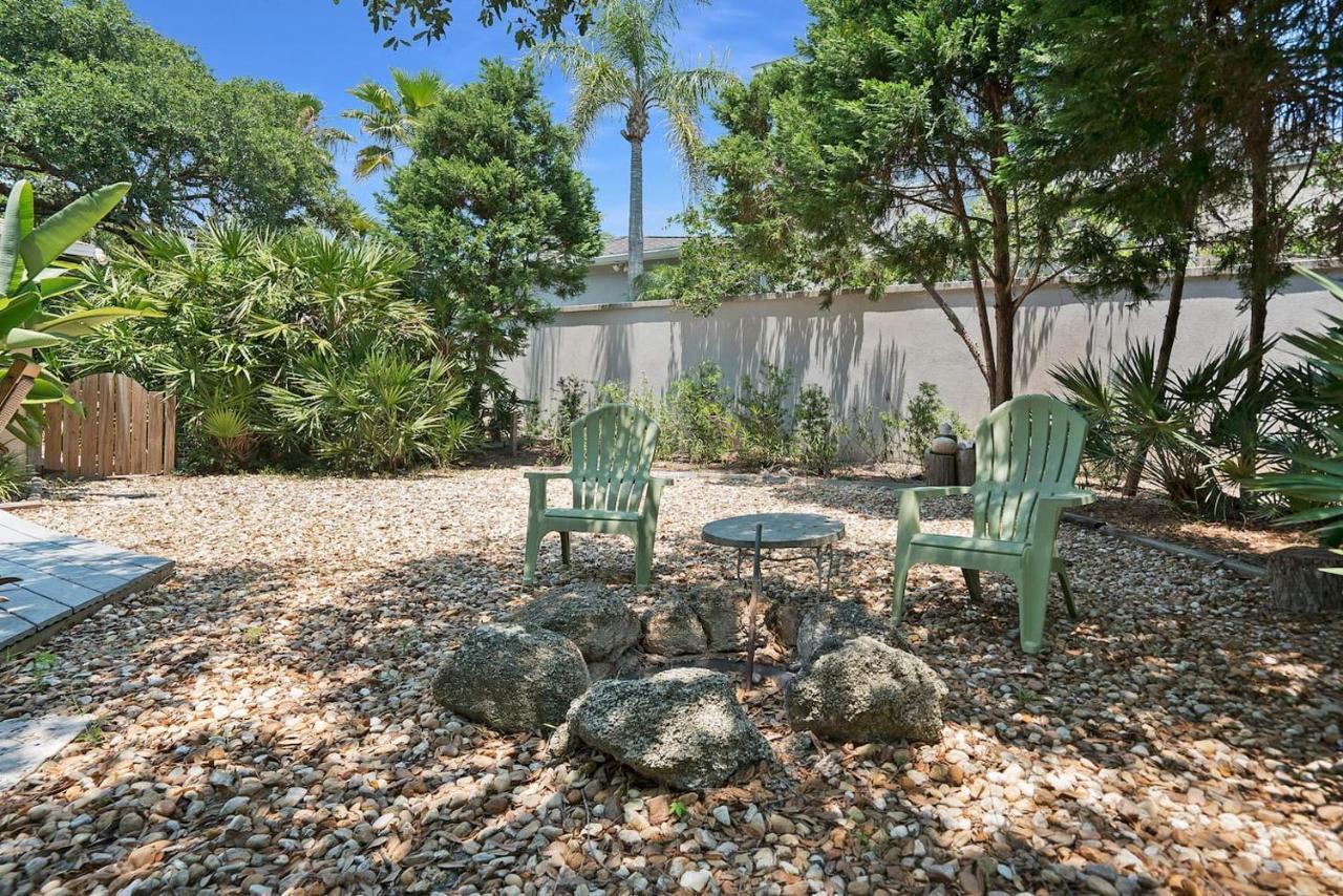Beach House - Lounging Lanai, Kayak, Bike To Beach! Holiday home *
