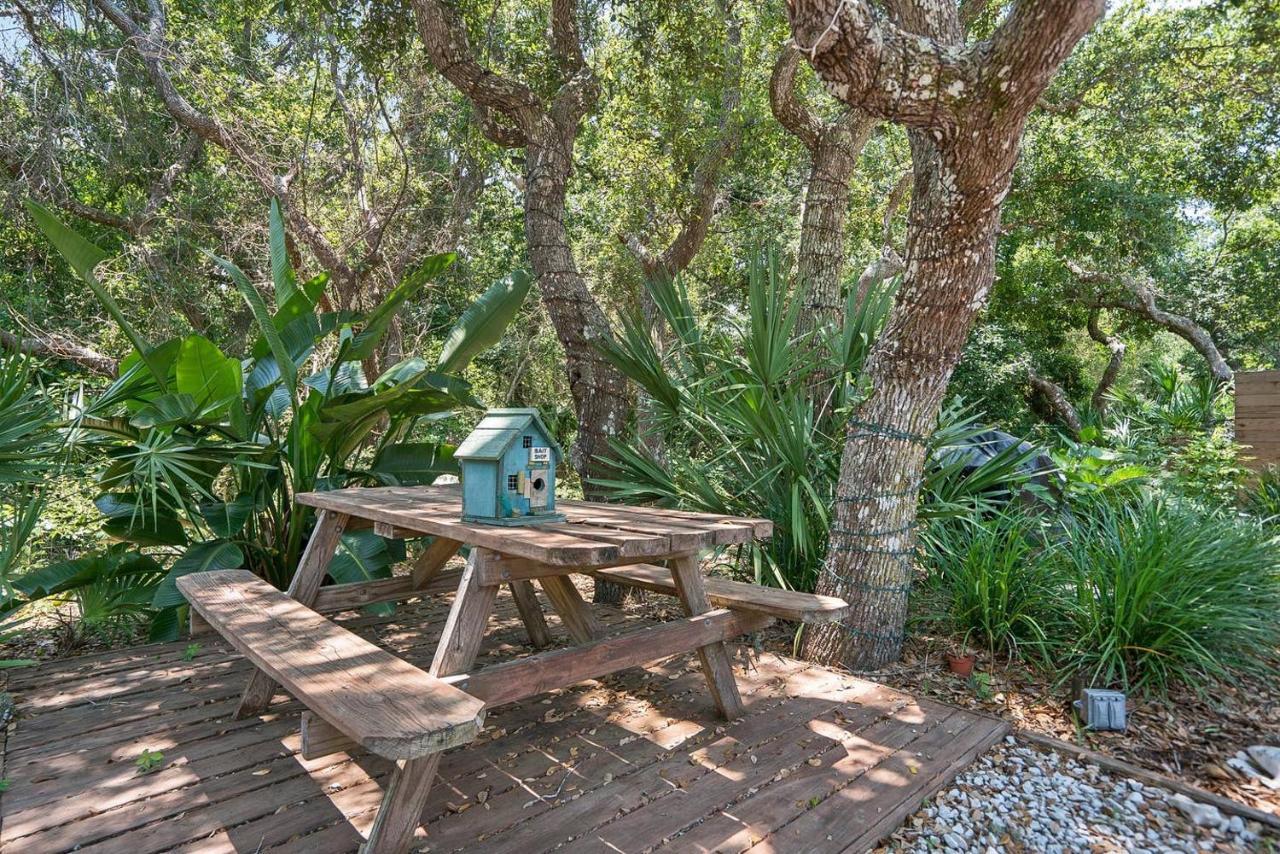 Beach House - Lounging Lanai, Kayak, Bike To Beach! Holiday home