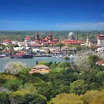 Cozy Quiet St Augustine Private Condo - 2Bed, 1 Bath, Sleeps 6, Steps To Historic St Augustine Center & All Tourist Attractions, Restaurants, Cafes, Backyard, Porch