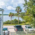 Cozy Quiet St Augustine Private Condo - 2Bed, 1 Bath, Sleeps 6, Steps To Historic St Augustine Center & All Tourist Attractions, Restaurants, Cafes, Backyard, Porch