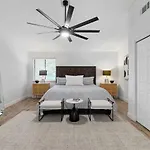 Sandpiper Cottage- Walk To Beach And Pier