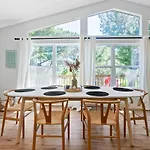 Sandpiper Cottage- Walk To Beach And Pier