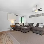 Sandpiper Cottage- Walk To Beach And Pier