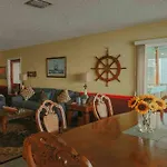 Admiral Suite