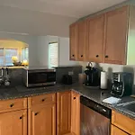 Spacious Renovated 4Br Downtown Home W Firepit Sleeps 8+