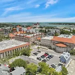 Cedar Street Retreat - Unit D
