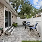 Peaceful Pearl Retreat- 5 Minutes To Downtown, 10 Minutes To Beach